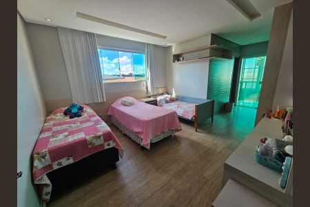 Casa à venda com 540m², 7 quartos e 4 vagas Casa à venda com 540m², 7 quartos e 4 vagasQuarto