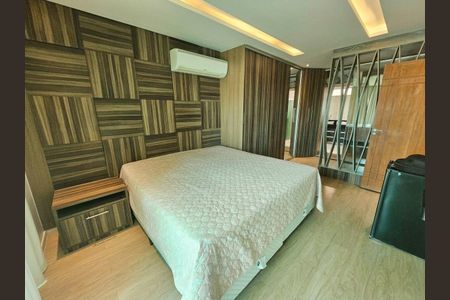 Casa à venda com 540m², 7 quartos e 4 vagas Casa à venda com 540m², 7 quartos e 4 vagasQuarto