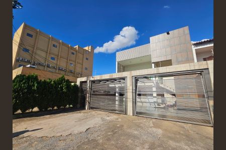 Casa à venda com 540m², 7 quartos e 4 vagas Casa à venda com 540m², 7 quartos e 4 vagasFachada