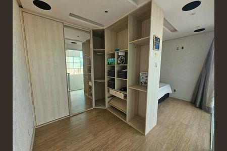 Casa à venda com 540m², 7 quartos e 4 vagas Casa à venda com 540m², 7 quartos e 4 vagasQuarto
