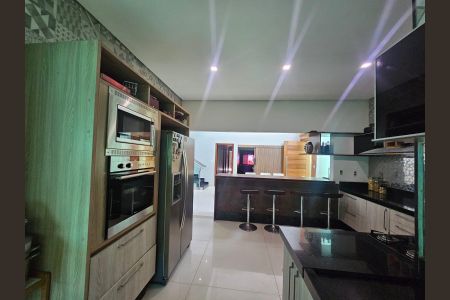 Casa à venda com 540m², 7 quartos e 4 vagas Casa à venda com 540m², 7 quartos e 4 vagasCozinha