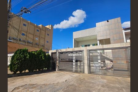 Casa à venda com 540m², 7 quartos e 4 vagas Casa à venda com 540m², 7 quartos e 4 vagasFachada