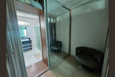 Casa à venda com 540m², 7 quartos e 4 vagas Casa à venda com 540m², 7 quartos e 4 vagasQuarto