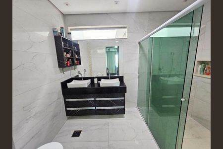 Casa à venda com 540m², 7 quartos e 4 vagas Casa à venda com 540m², 7 quartos e 4 vagasBanheiro