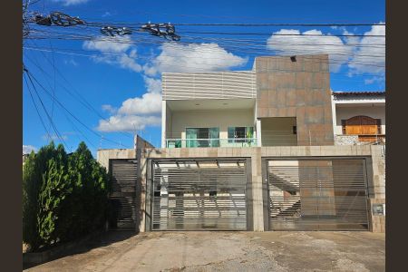 Casa à venda com 540m², 7 quartos e 4 vagas Casa à venda com 540m², 7 quartos e 4 vagasFachada