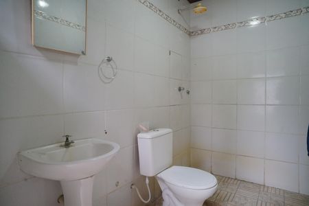 Casa para alugar com 1200m², 2 quartos e 2 vagas Casa para alugar com 1200m², 2 quartos e 2 vagasBanheiro externo