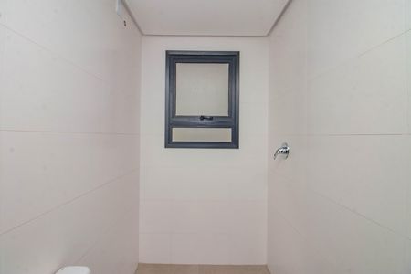 Banheiro de kitnet/studio à venda com 1 quarto, 43m² em Petrópolis, Porto Alegre