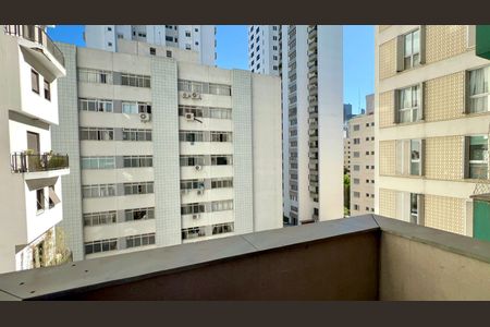 Apartamento à venda com 32m², 1 quarto e 1 vaga Apartamento à venda com 32m², 1 quarto e 1 vagaVaranda da Suite