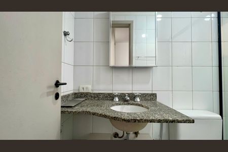 Apartamento à venda com 32m², 1 quarto e 1 vaga Apartamento à venda com 32m², 1 quarto e 1 vagaBanheiro da Suíte