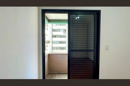 Apartamento à venda com 32m², 1 quarto e 1 vaga Apartamento à venda com 32m², 1 quarto e 1 vagaVaranda da Suite