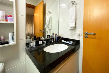 Apartamento para alugar com 158m², 2 quartos e 3 vagas Apartamento para alugar com 158m², 2 quartos e 3 vagasBanheiro da Suíte 1
