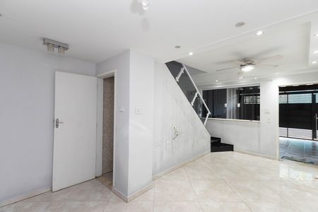 Casa para alugar com 120m², 3 quartos e 1 vaga Casa para alugar com 120m², 3 quartos e 1 vagaSala