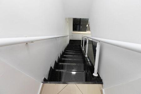 Casa para alugar com 120m², 3 quartos e 1 vaga Casa para alugar com 120m², 3 quartos e 1 vagaEscada