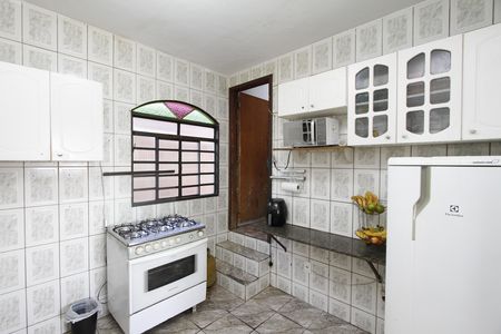 Casa à venda com 6 quartos, 200m² em Ventosa, Belo Horizonte