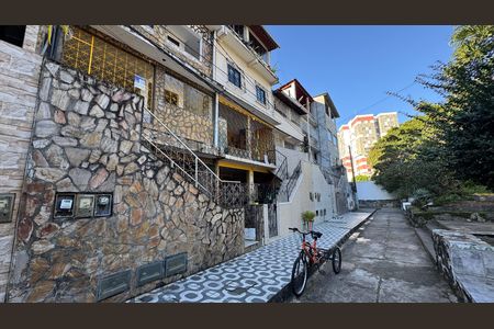 Casa de condomínio para alugar com 120m², 2 quartos e 1 vaga Casa de condomínio para alugar com 120m², 2 quartos e 1 vagaFachada