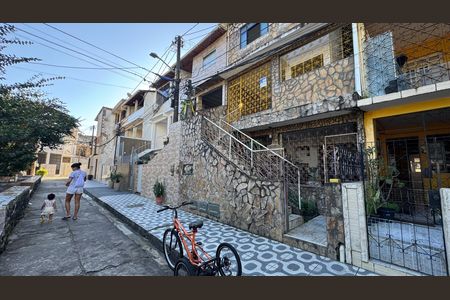 Casa de condomínio para alugar com 120m², 2 quartos e 1 vaga Casa de condomínio para alugar com 120m², 2 quartos e 1 vagaFachada