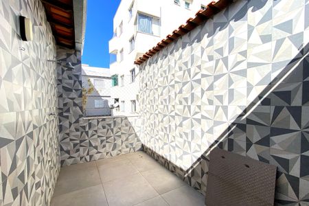Varanda de casa à venda com 5 quartos, 115m² em Castelo, Belo Horizonte