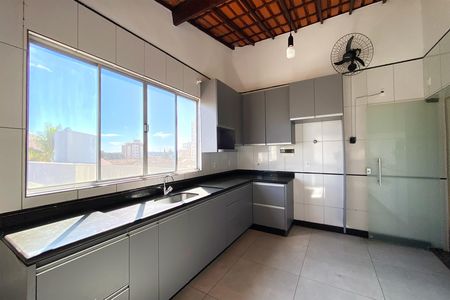 Cozinha de casa à venda com 5 quartos, 115m² em Castelo, Belo Horizonte