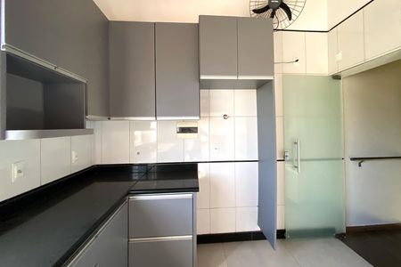 Apartamento à venda com 115m², 5 quartos e 1 vaga Apartamento à venda com 115m², 5 quartos e 1 vagaCozinha