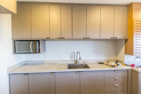 Cozinha de apartamento para alugar com 2 quartos, 105m² em Empresarial 18 do Forte, Barueri