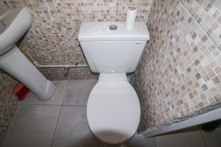Banheiro de apartamento para alugar com 0 quarto, 50m² em Parque Peruche, São Paulo