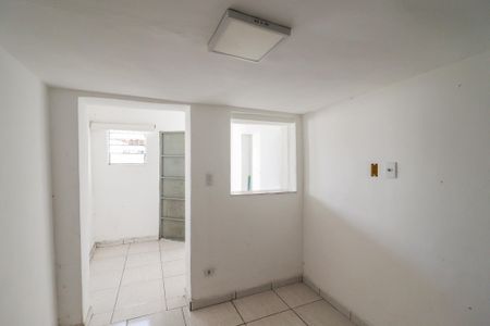 Sala/Quarto/Cozinha/Área de Serviço de apartamento para alugar com 0 quarto, 50m² em Parque Peruche, São Paulo