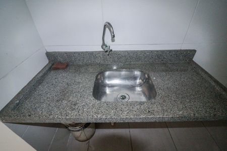 Sala/Quarto/Cozinha/Área de Serviço de apartamento para alugar com 0 quarto, 50m² em Parque Peruche, São Paulo