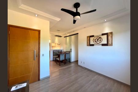 Apartamento à venda com 72m², 3 quartos e 1 vaga Apartamento à venda com 72m², 3 quartos e 1 vagaSala