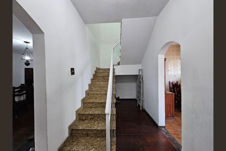 Escadas de casa para alugar com 3 quartos, 100m² em Olinda, Nilópolis