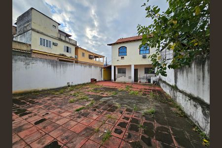 Casa para alugar com 100m², 3 quartos e 2 vagasQuintal