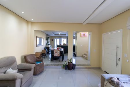 Casa à venda com 170m², 3 quartos e sem vaga Casa à venda com 170m², 3 quartos e sem vagaSala