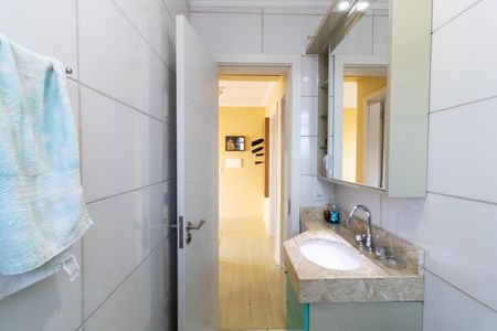Casa à venda com 170m², 3 quartos e sem vaga Casa à venda com 170m², 3 quartos e sem vagaBanheiro