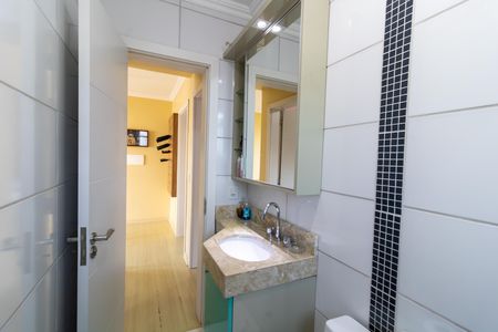 Casa à venda com 170m², 3 quartos e sem vaga Casa à venda com 170m², 3 quartos e sem vagaBanheiro
