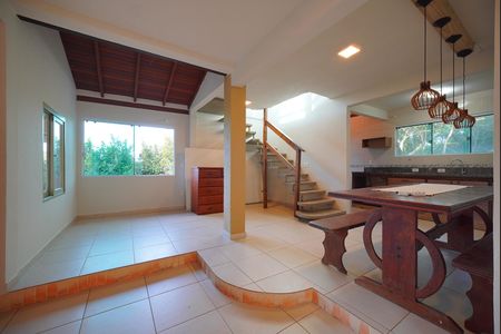 Casa para alugar com 300m², 2 quartos e 2 vagasSala