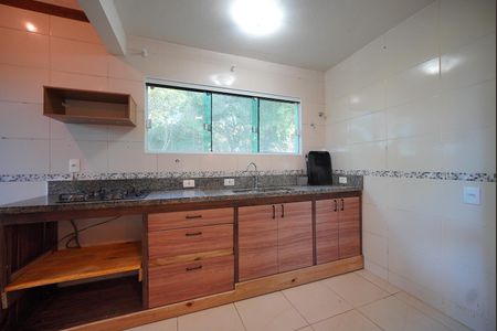 Casa para alugar com 300m², 2 quartos e 2 vagasCozinha