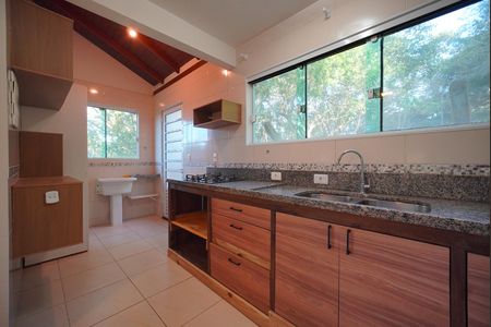 Casa para alugar com 300m², 2 quartos e 2 vagasCozinha