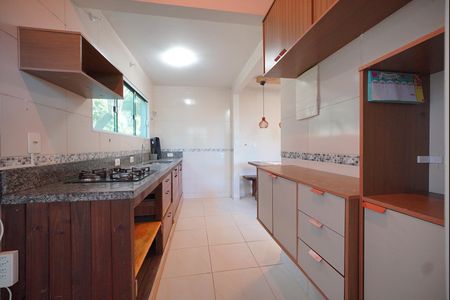 Casa para alugar com 300m², 2 quartos e 2 vagasCozinha