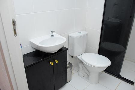 Banheiro de apartamento para alugar com 2 quartos, 41m² em Parque Marechal Rondon, Cachoeirinha