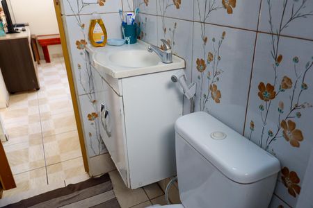 Banheiro de apartamento à venda com 2 quartos, 49m² em Conjunto Promorar Raposo Tavares, Osasco