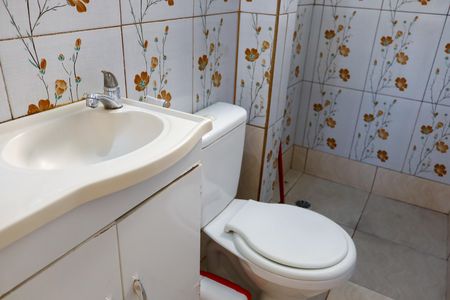 Banheiro de apartamento à venda com 2 quartos, 49m² em Conjunto Promorar Raposo Tavares, Osasco