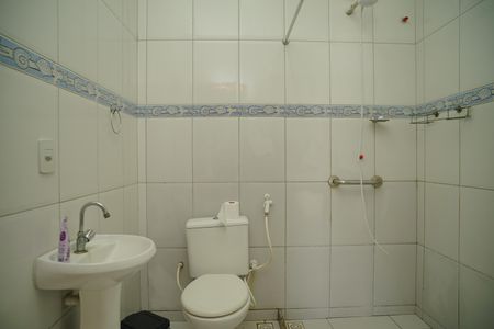 Casa de condomínio para alugar com 251m², 4 quartos e 2 vagas Casa de condomínio para alugar com 251m², 4 quartos e 2 vagasBanheiro da Suíte externa