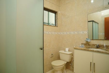 Casa de condomínio para alugar com 251m², 4 quartos e 2 vagas Casa de condomínio para alugar com 251m², 4 quartos e 2 vagasBanheiro Social 1