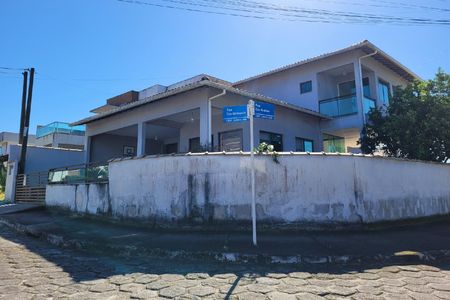 Casa de condomínio para alugar com 251m², 4 quartos e 2 vagas Casa de condomínio para alugar com 251m², 4 quartos e 2 vagasFachada