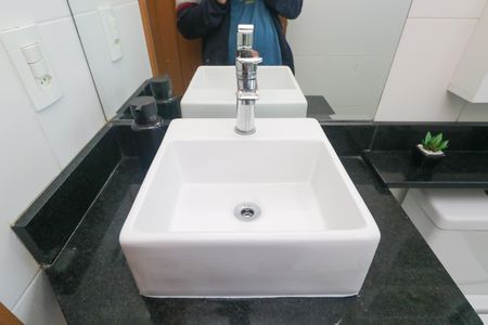 Banheiro de apartamento à venda com 2 quartos, 50m² em Utinga, Santo André
