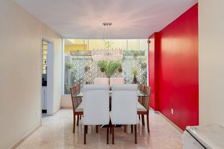 Sala de casa à venda com 3 quartos, 200m² em Paraíso, São Paulo
