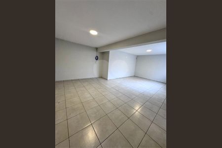 Casa à venda com 216m², 3 quartos e 4 vagas