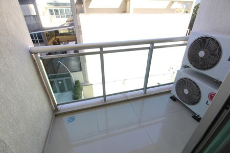 Sala - Varanda de kitnet/studio para alugar com 1 quarto, 35m² em Jacarepaguá, Rio de Janeiro