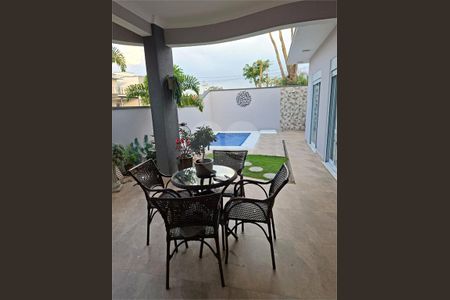 Casa à venda com 210m², 3 quartos e 4 vagas
