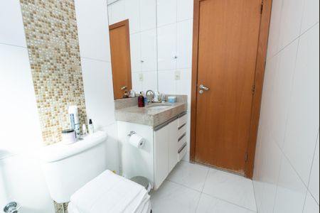 Apartamento à venda com 200m², 3 quartos e 3 vagas Apartamento à venda com 200m², 3 quartos e 3 vagasBanheiro 2