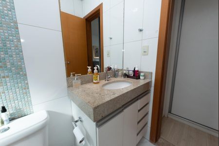 Apartamento à venda com 200m², 3 quartos e 3 vagas Apartamento à venda com 200m², 3 quartos e 3 vagasBanheiro da Suíte